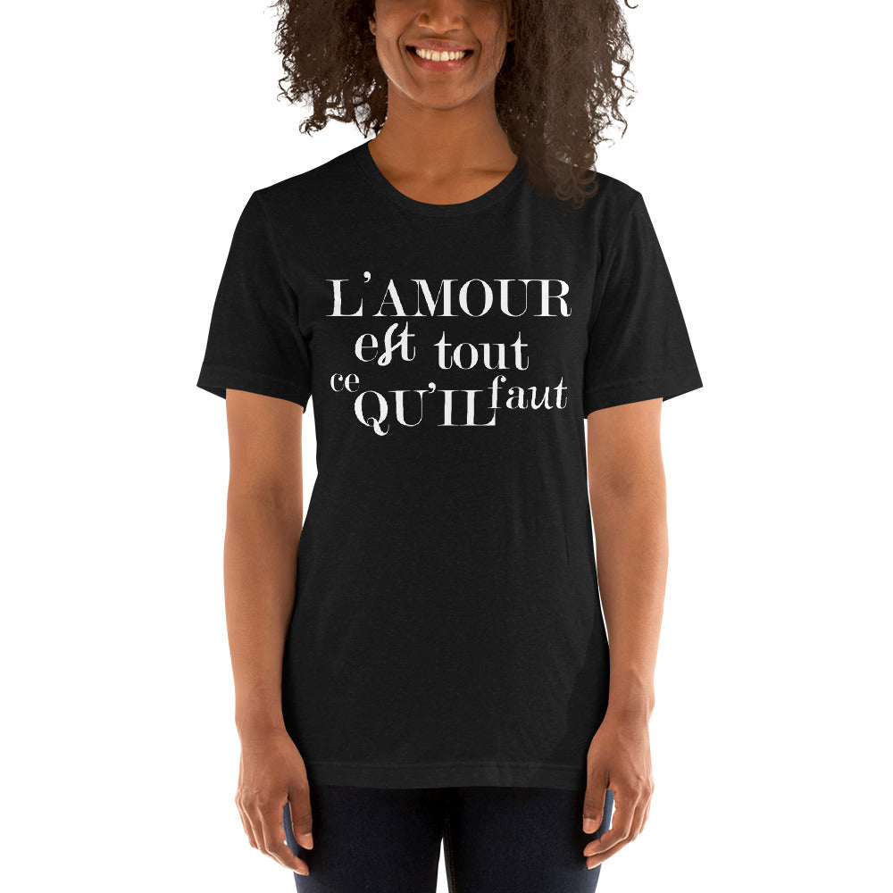 L' Amour Est Tout Ce Qu'il Faut Unisex T-Shirt